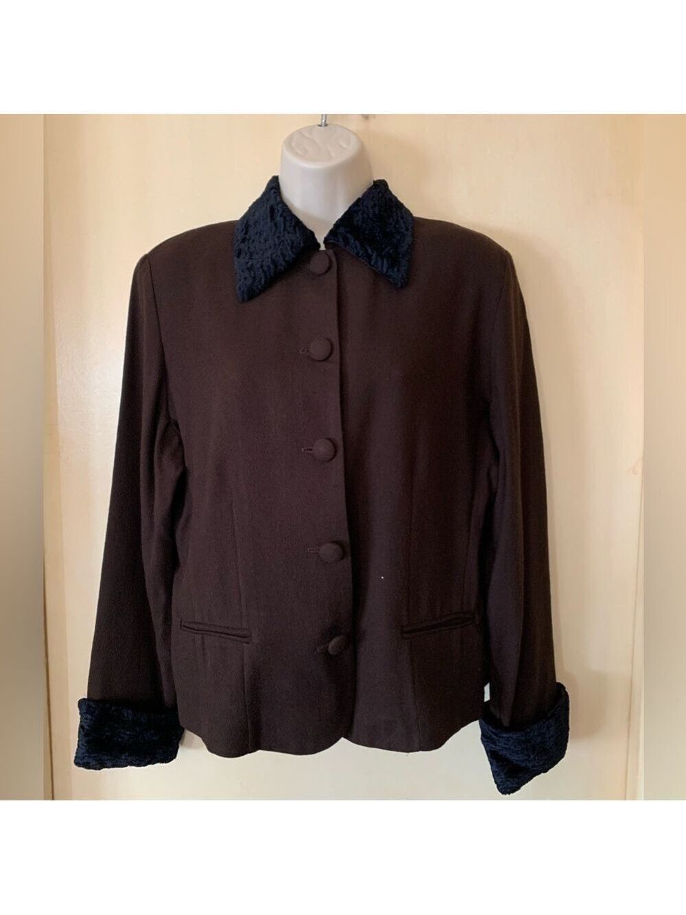 Clothes Circuit vintage chocolate brown blazer with black collar&cuffs size S/M